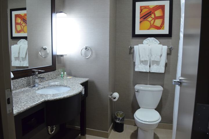 Room 27 of 65