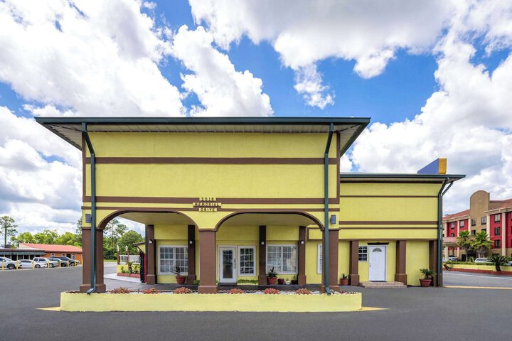 Days Inn by Wyndham Waycross