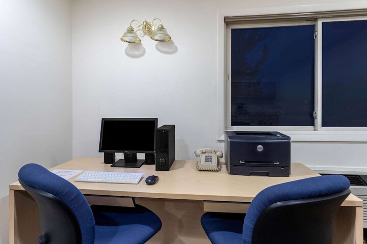 Business Center 72 of 73