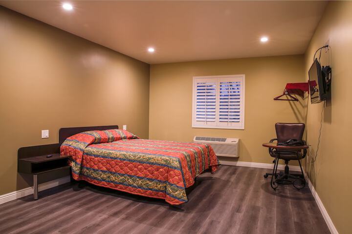 Room 13 of 17