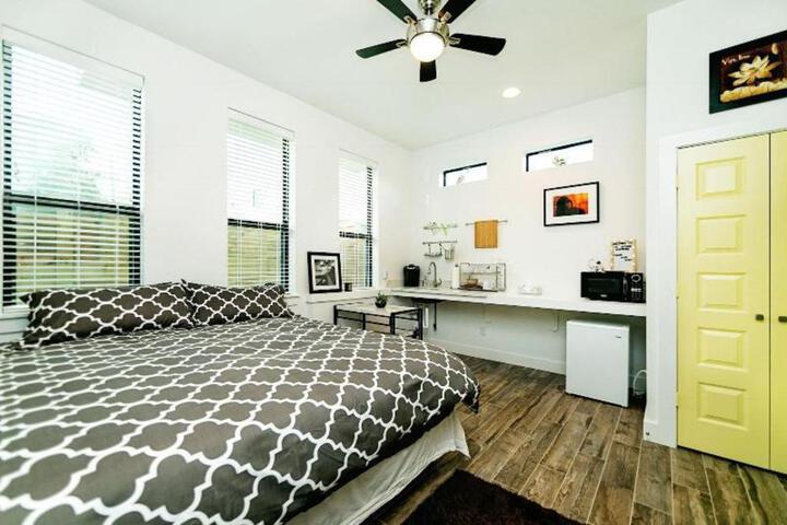Montrose Guesthouse Suites by Dunyha