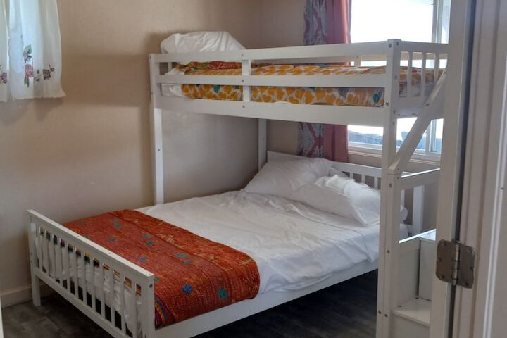 Room 34 of 38