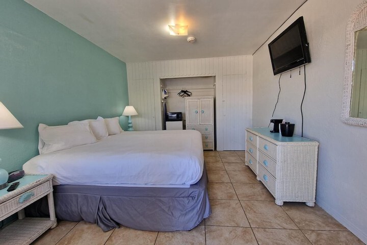 Room 22 of 28