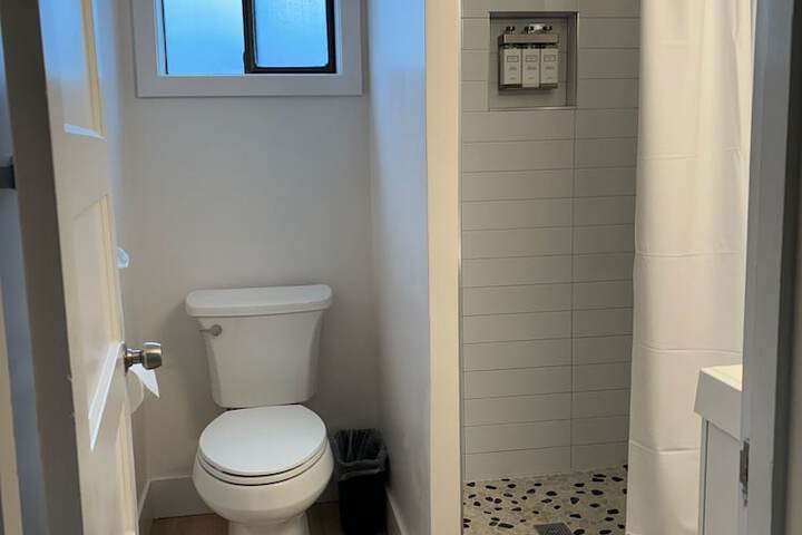 Room 32 of 129