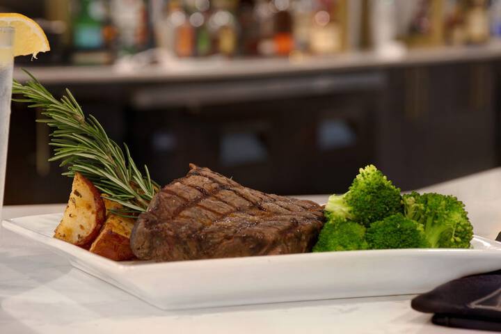 Dining 70 of 77