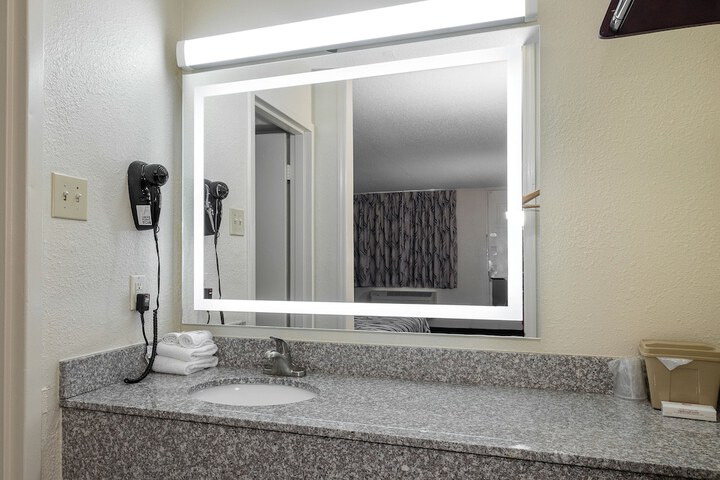 Room 9 of 29