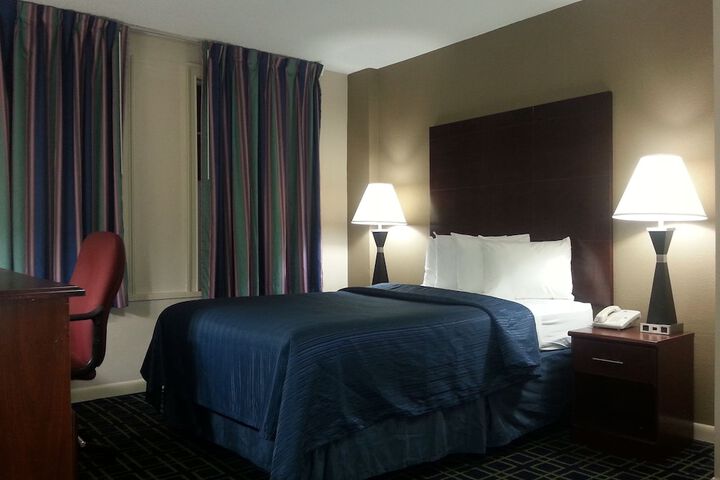 Room 6 of 15