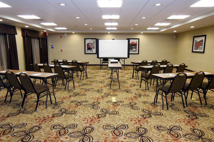 Holiday Inn Express & Suites Washington - Meadow Lands by IHG