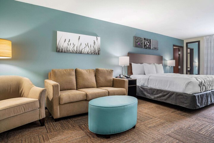 Room 10 of 32