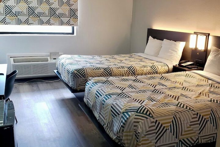 Room 11 of 18
