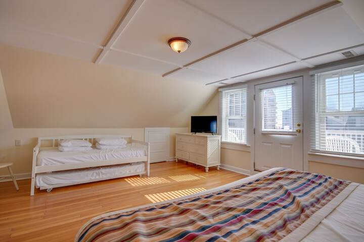 Room 82 of 167