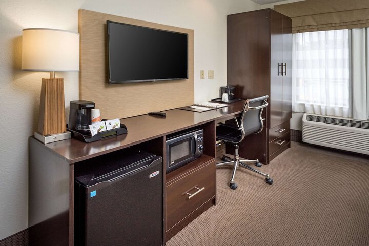 Room 11 of 30