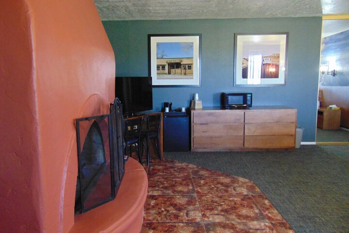 Room 28 of 64