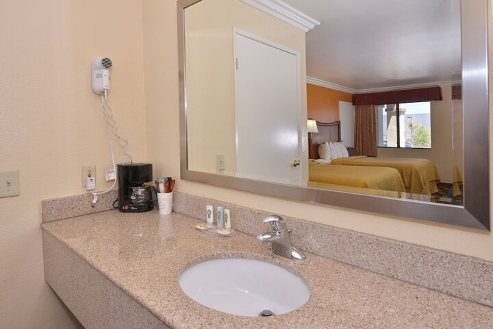 Room 32 of 49