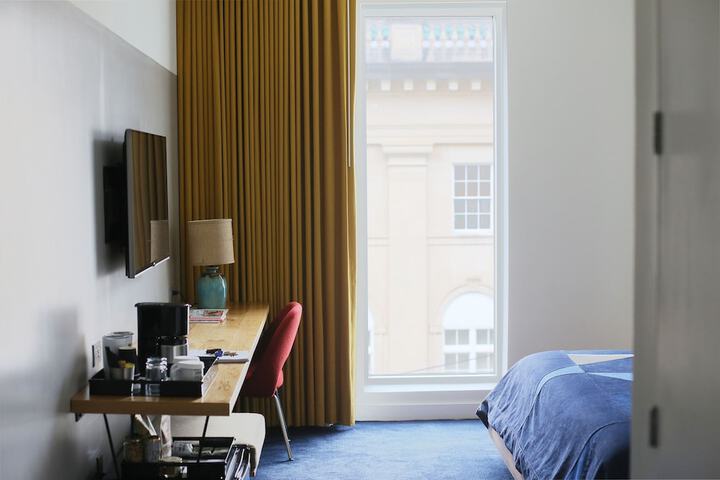 Room 13 of 103