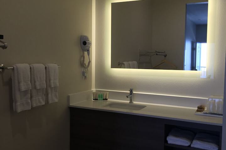 Room 11 of 36