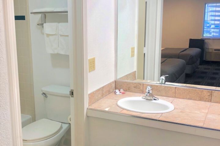 Room 6 of 23