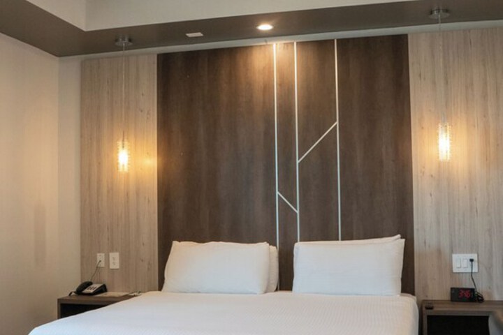 Comfeeni Inn and Suites