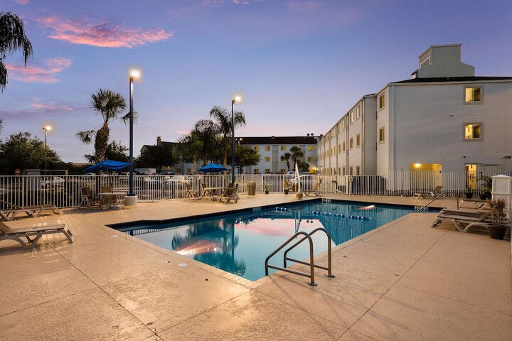 Hotel 3 of 34
