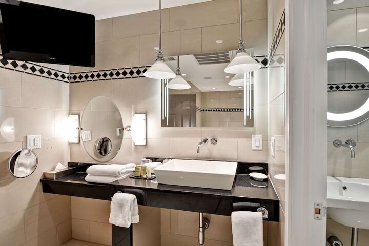 The Cincinnatian Hotel Curio Collection by Hilton