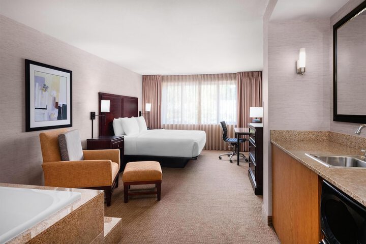 Eastgate Hotel BW Signature Collection