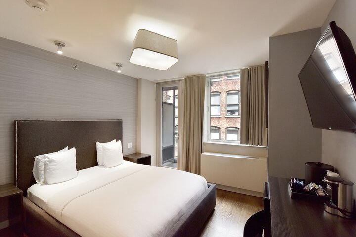 Room 35 of 69