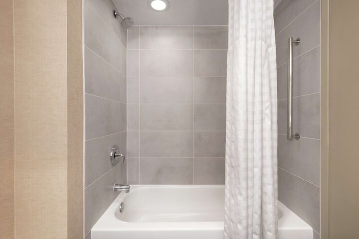 Embassy Suites by Hilton Cleveland Rockside