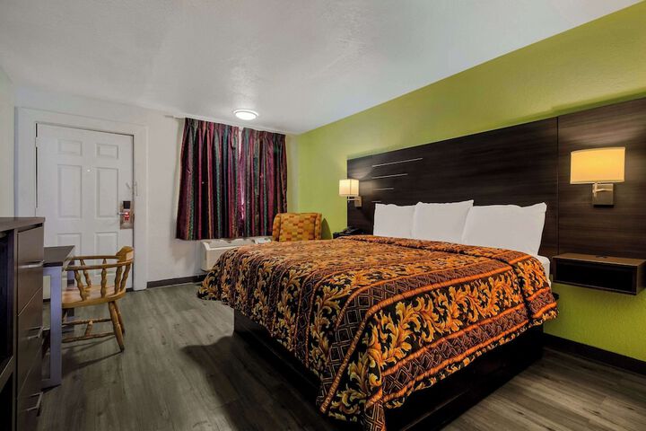 Room 15 of 32