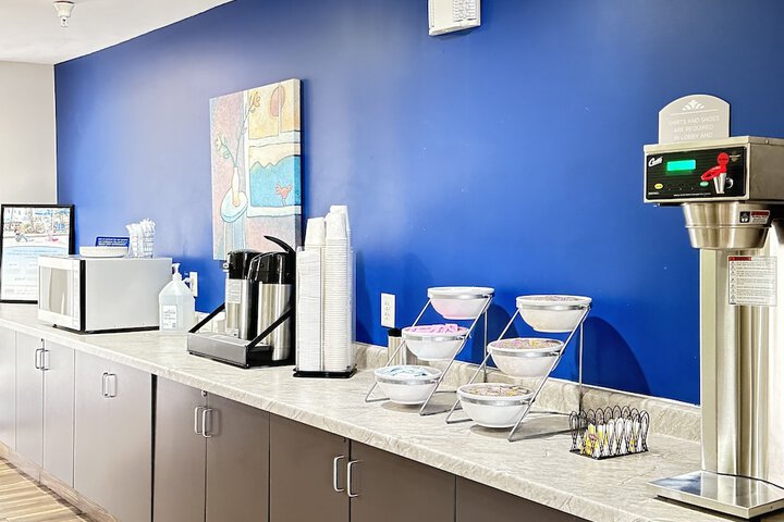 Breakfast/Coffee Service 25 of 30