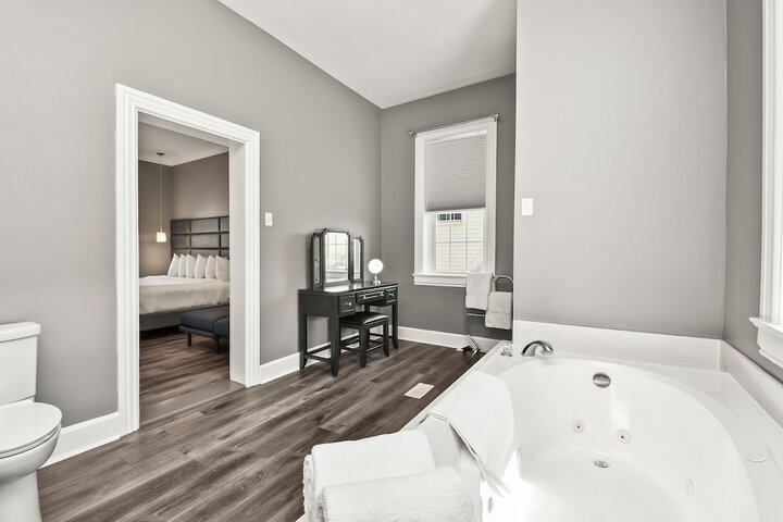 Captain Wohlt Inn Bed & Breakfast