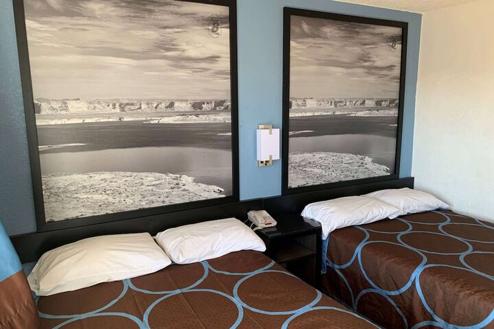Room 10 of 12