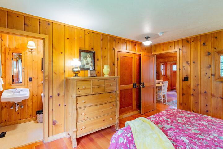 Lake Creek Lodge