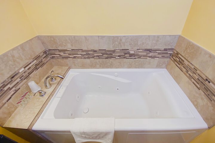 Hot Tub 60 of 64