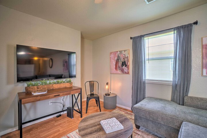 Charming One-level Home w / Deck Walk to Dtwn