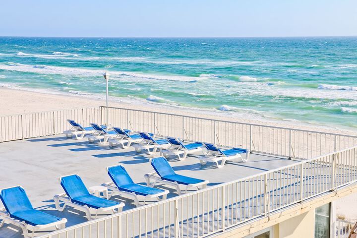 Sundeck 50 of 52
