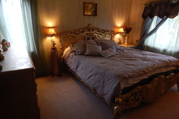Room 33 of 49