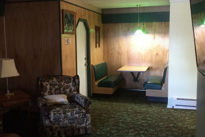 Room 32 of 98