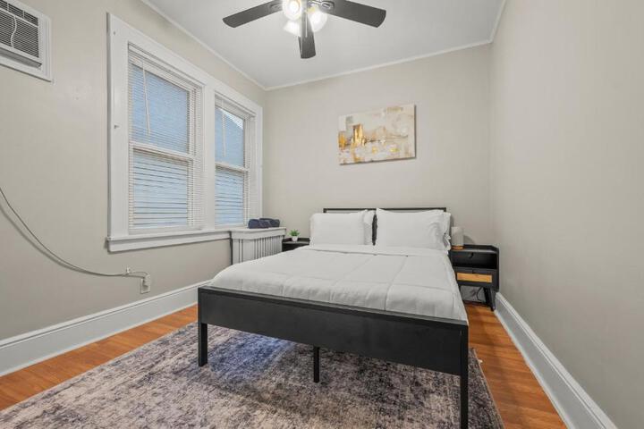 2-Story Stay with Game Lounge & Free Parking Spots - 5 mins to NYC Train