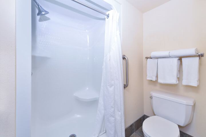Holiday Inn Express Farmington - Bloomfield by IHG