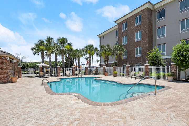 Holiday Inn Express & Suites Gonzales by IHG