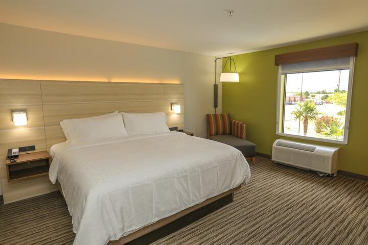 Holiday Inn Express : Hillsboro I-35 by IHG