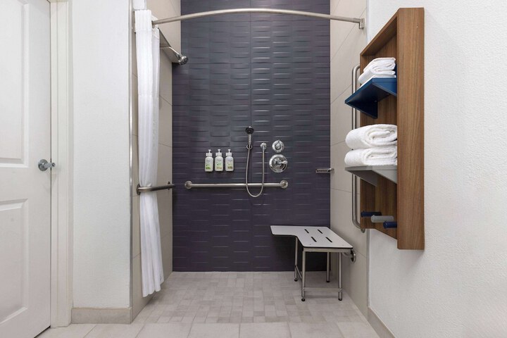 Microtel Inn & Suites by Wyndham Tracy