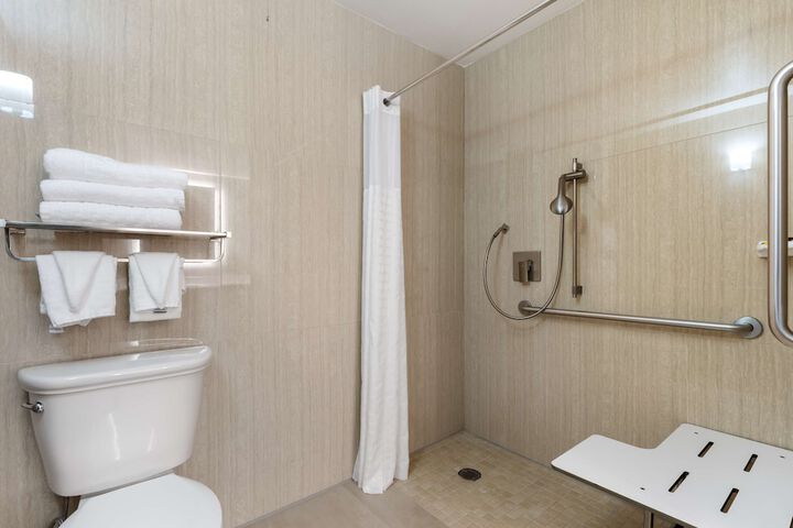 Room 17 of 39