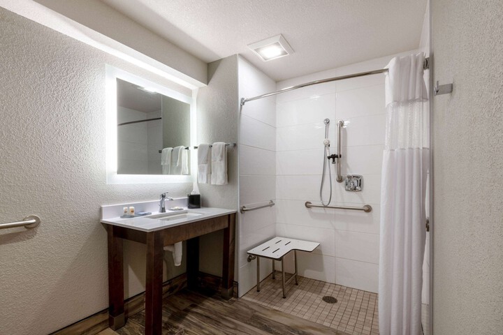 Room 19 of 25