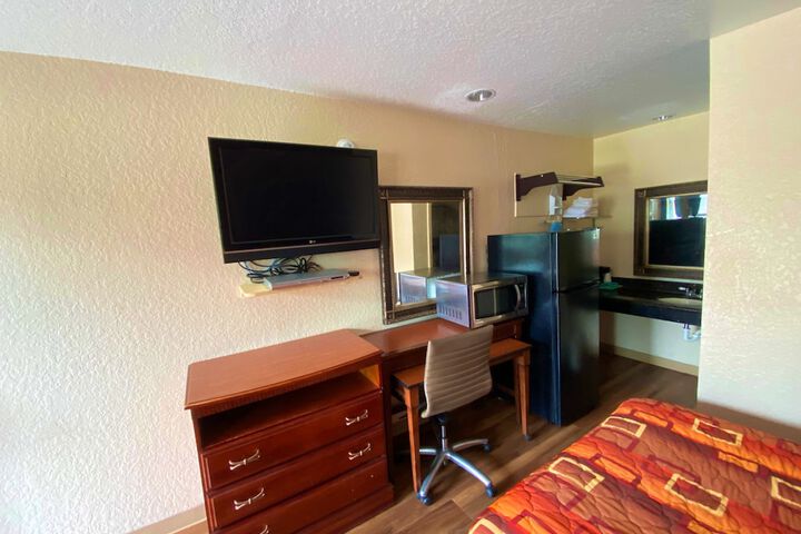 Room 12 of 28