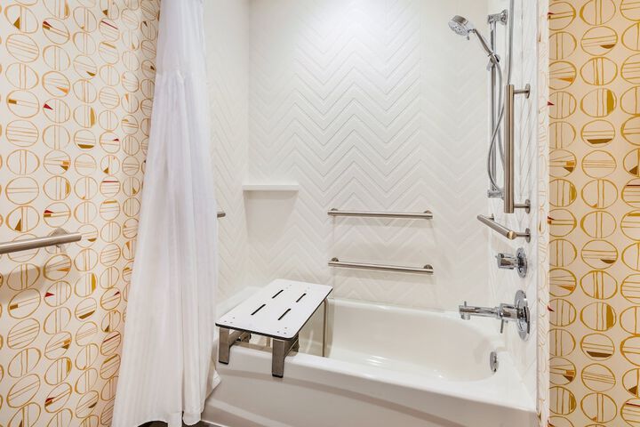 Holiday Inn & Suites Toledo Southwest - Perrysburg by IHG