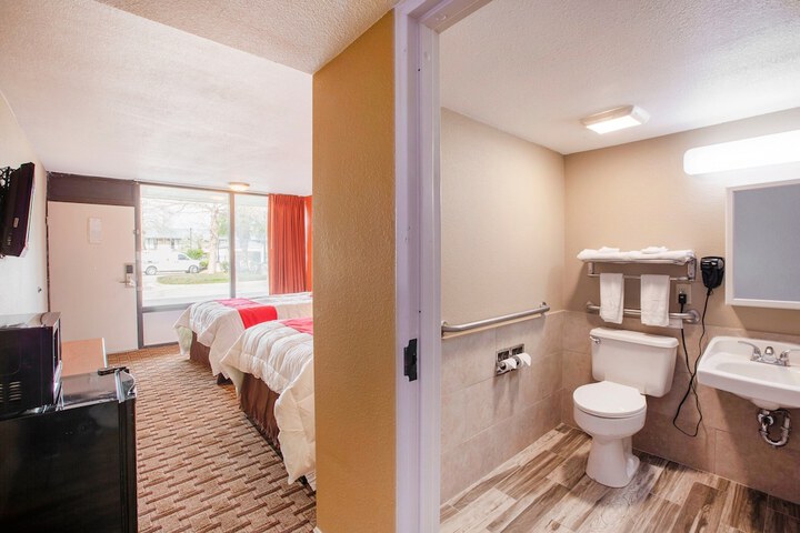 Room 21 of 40