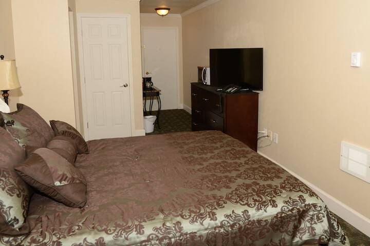 Room 25 of 28