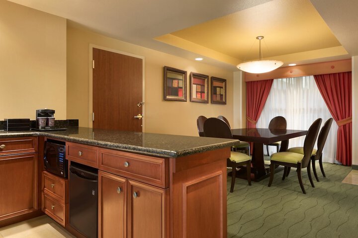 Embassy Suites by Hilton E Peoria Riverfront Conf Center