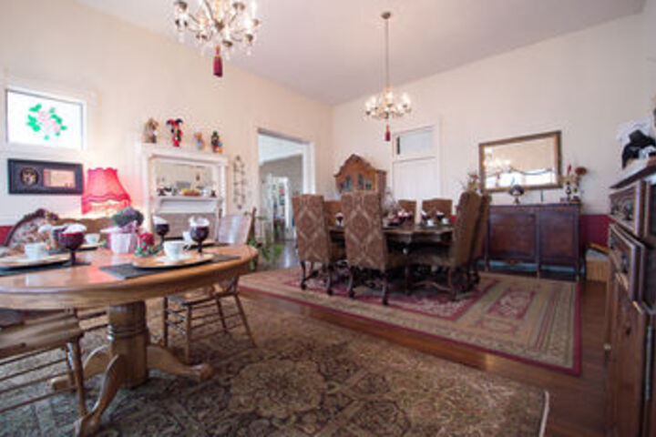 Munzesheimer Manor Bed & Breakfast